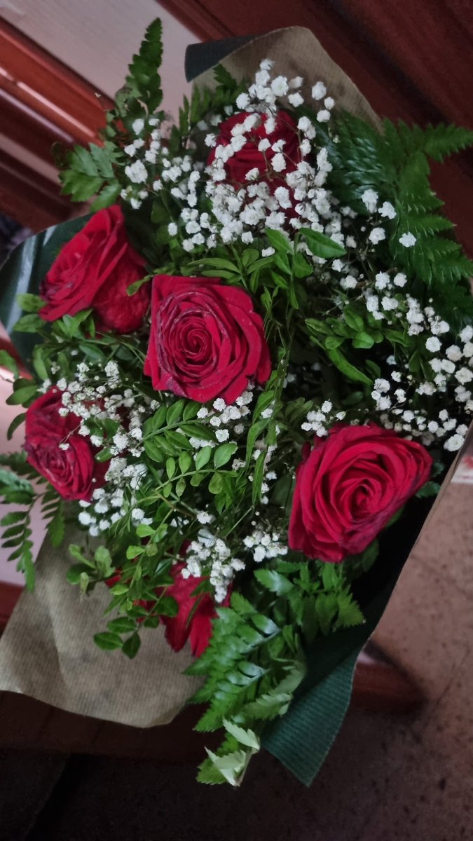 Me acaban de llamar el timbre y me ha llegado esto 😭 
Muchas gracias <a href="/PicapinsZ/">Picapins</a> tequiero 💜💜

Felices 3 añitos