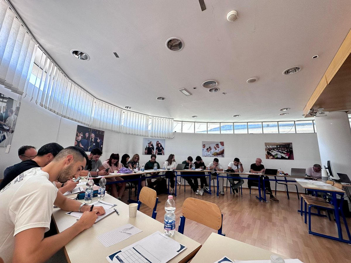 🇸🇮🧑‍🎓<a href="/UCAM_CAFD/">UCAM Facultad de Deporte</a>, a través del investigador  <a href="/tomasabelleira/">Tomás Abelleira Lamela</a> y el estudiante Pablo Romero, participan en el seminario del proyecto <a href="/AftermatchLife/">@Aftermatch</a>. Esta investigación se centra en consolidar la figura del Dual Career Officer para apoyar a los deportistas en su carrera profesional.