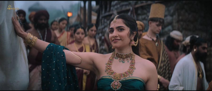 Priyanka mohan Eyy better dhini kante 
Asal em choosi Fanism chestharra 🤢🤮

#KantaraChapter1 #RukminiVasanth