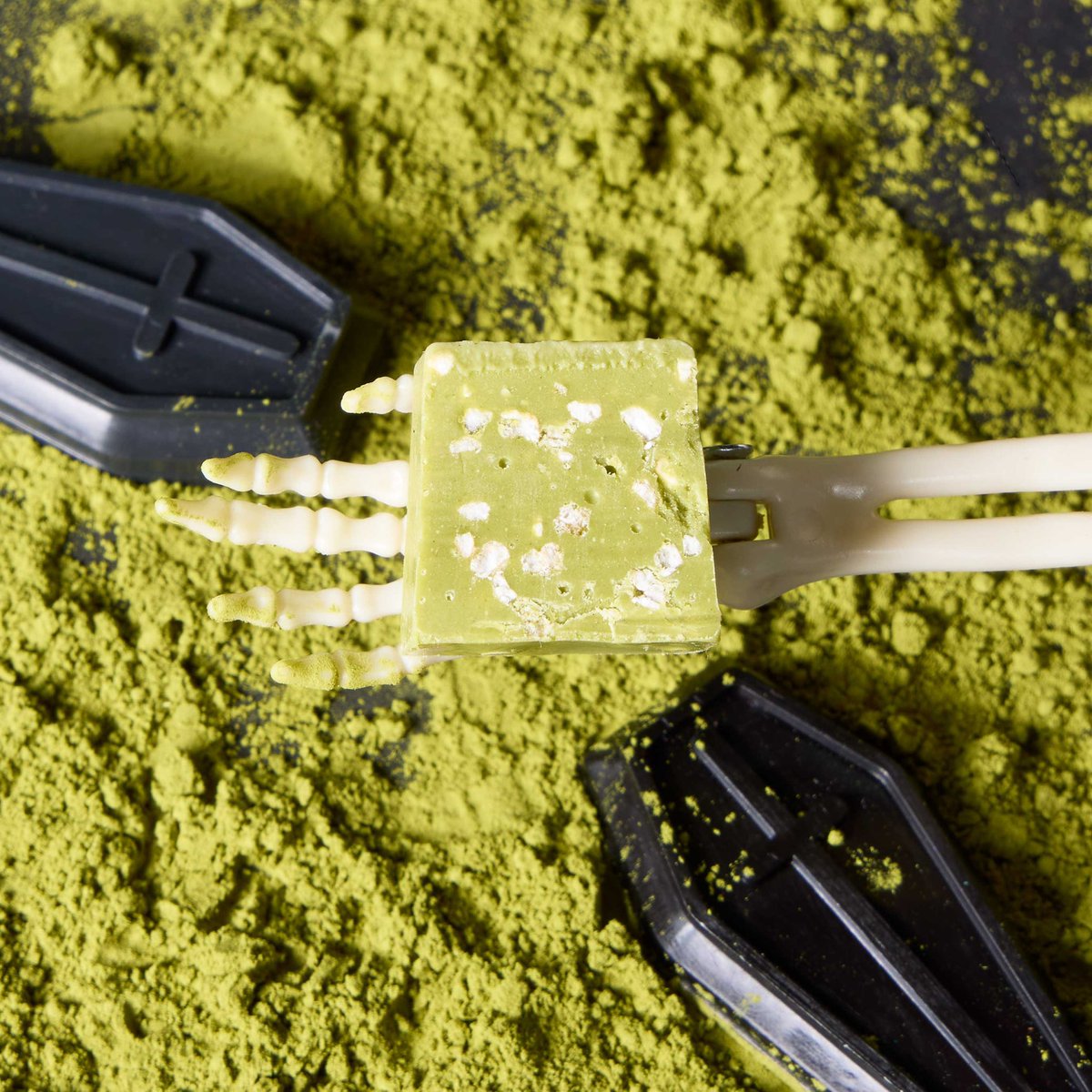 “If I cannot inspire love, I will cause fear” 🧟‍♂ Matcha Crunch is ALIVE, and as spooky as this FrankenBon monster is, we can’t help but be in love 💚 An OG from as far back as 2014, this matcha and rice croquant combo is earthy, sweet, and most importantly crunchy 🙌🏻 Pre-order