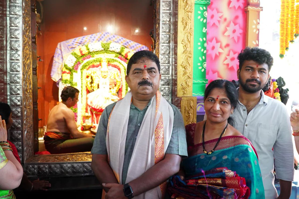 SamreddyReddy's tweet photo. On occasion on Durga Navratri Utsav First day morning puja attended at Sri Vijaya Durga Temple Saidabad along with my Family members https://t.co/TRaNF7vON9