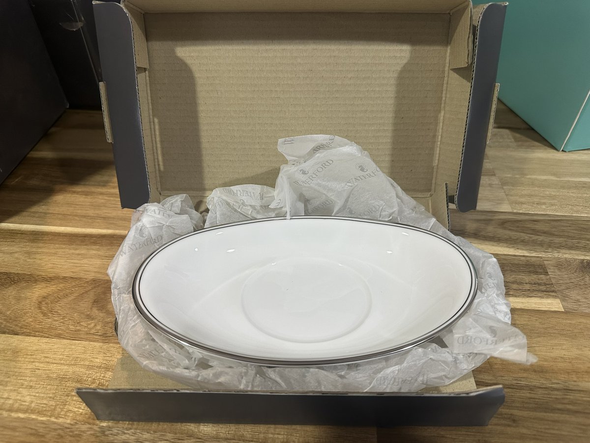 thisispfalco's tweet photo. @Whatevah_Amy I am selling Wateford china that would go nice with those glasses. Make me an offer :) https://t.co/xrk3UgSFuh