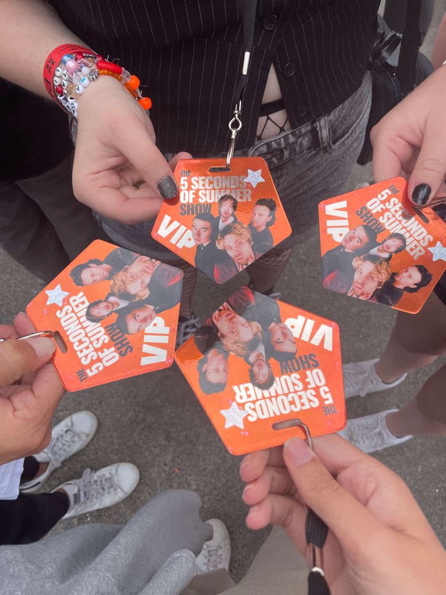 *ੈ✩‧₊˚ manifesting my oomfs and moots new 5SOS era looks like this *ੈ✩‧₊˚