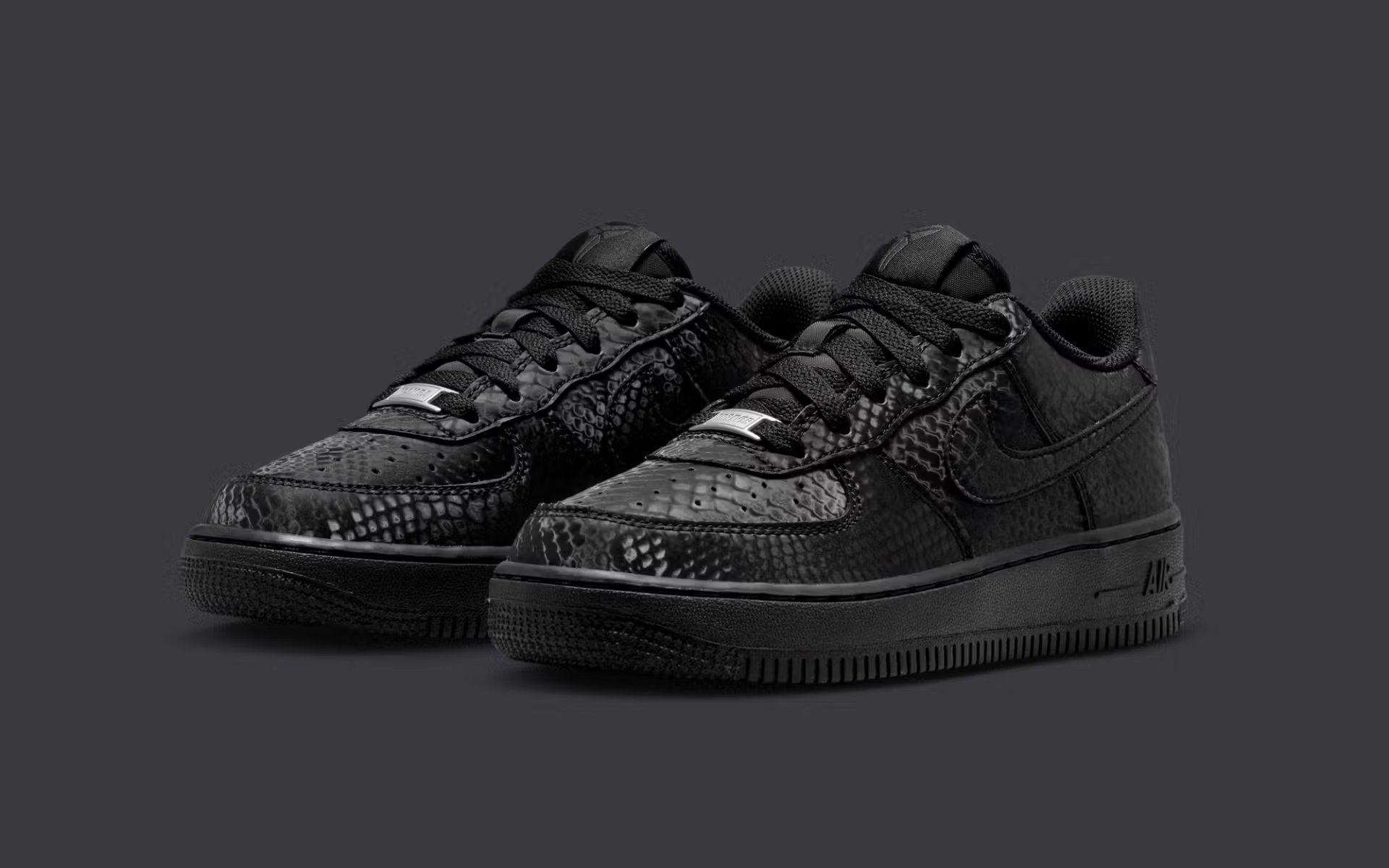 ..コービー・ブライアント限定版 Nike × Kobe Bryant Air Force 1 Low Retro QS “White”が国内12