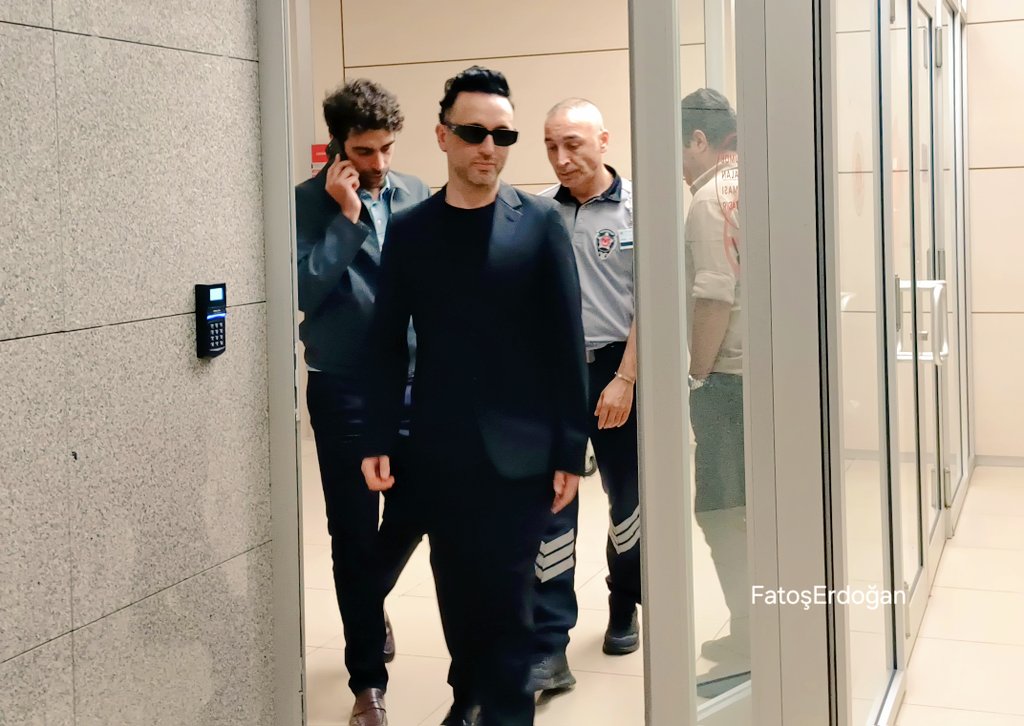 puleragema's tweet image. Mabel Matiz, ifadesinin ardından Çağlayan Adliyesi’nden ayrıldı. 

#MabelMatiz  hakkında ‘Perperişan’ isimli şarkının sözleri nedeniyle ‘Müstehcenlik’ suçlamasıyla soruşturma başlatılmıştı.