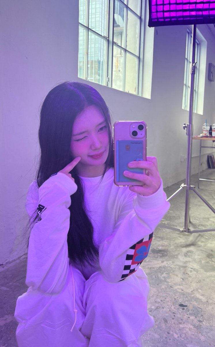 Gong_8Night's tweet photo. 거울셀카 언제안좋지진짜;;; https://t.co/UjYYvAzgQr