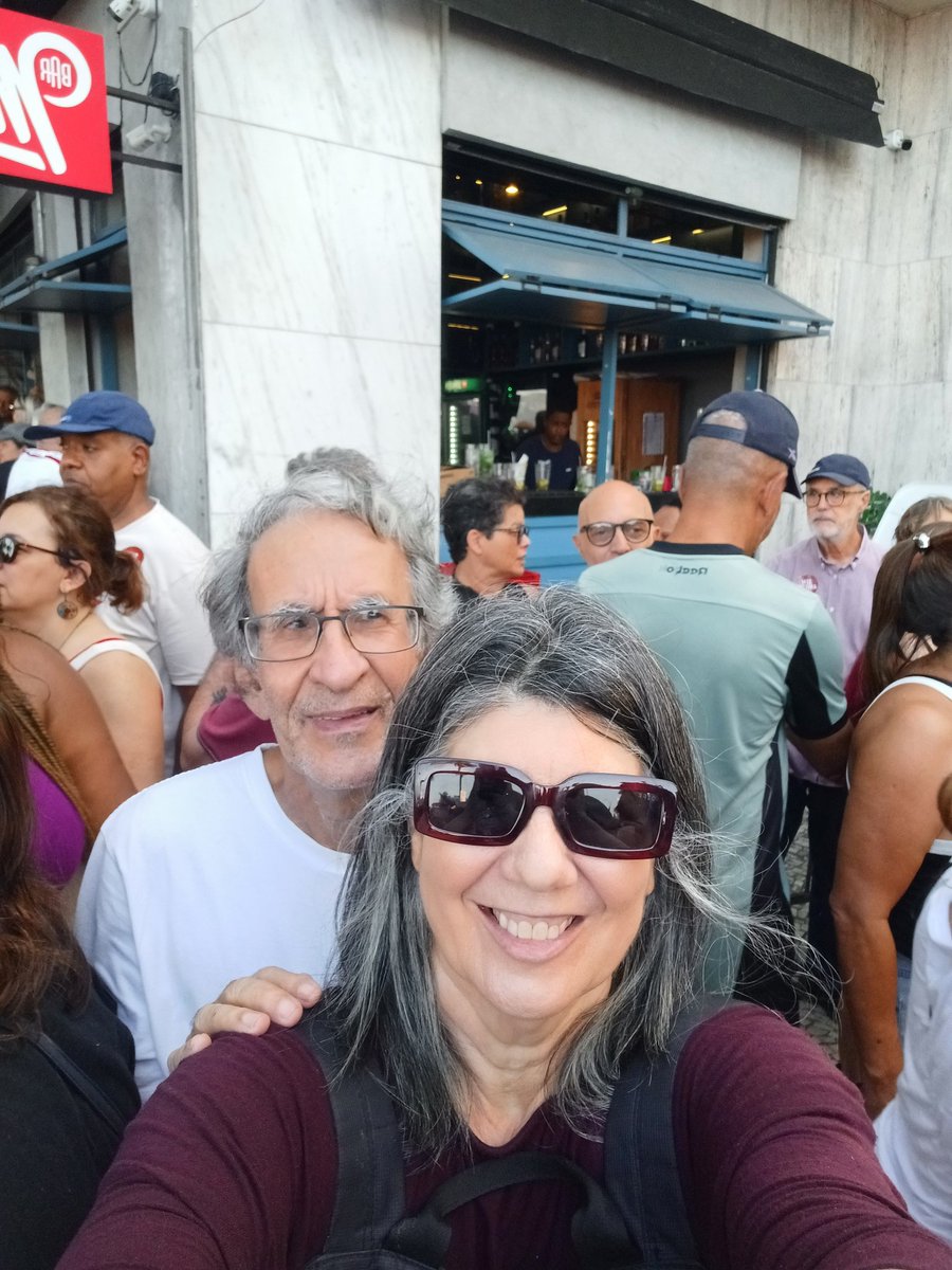 Na manifestação deste domingo, em Copacabana, RJ, contra a anistia aos golpistas e a impunidade! Festa dos que acreditam na luta por um país melhor. Viva a democracia!