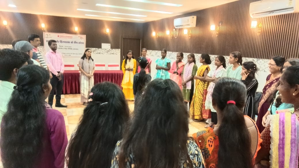 At a convergence meet in Giridih, Jharkhand, organised by HAQ &amp; Abhivyakti Foundation, children &amp; youth urged phasing out unsustainable practices &amp; integrating sustainability into governance. Community-led models were showcased, linking local action to #UNFCCC. #HAQCRC