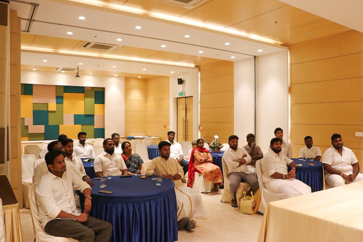Introductory Meet of <a href="/BJYMinTN/">BJP Youth Wing, Tamilnadu</a> State Office-bearers held in #Salem yesterday.

தமிழக பா.ஜ.க இளைஞரணியின் மாநில நிர்வாகிகள் அறிமுகக் கூட்டம் சேலத்தில் நேற்று மிகச்சிறப்பாக நடைபெற்றது. மேடையில் மாநில இளைஞரணி பொதுச்செயலாளர்கள் திரு.<a href="/BjpSripathy/">O R. Sripathy B J P</a>, திரு.தவமணி, திரு.ஆதித்யா சேதுபதி
