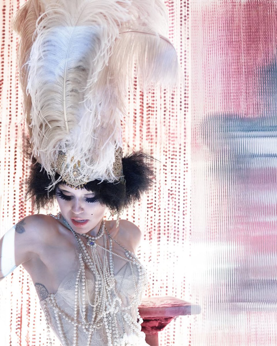 Miley Cyrus x CR Fashion Book.