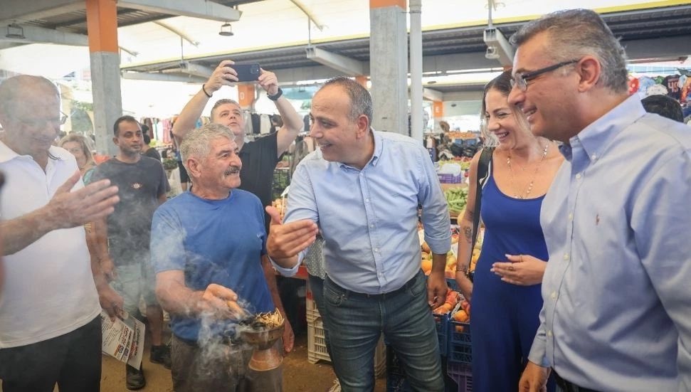 Erhürman, Lefkoşa Açık Pazarı’nı ziyaret etti: Cumhurbaşkanlığı vizyonunu aktardı! kibrishakikat.com/?p=236367 #TufanErhürman #CTP #Lefkoşa #AçıkPazar #MehmetHarmancı #DevrimBarçın #CumhurbaşkanlığıSeçimi <a href="/mharmanci/">Mehmet Harmanci</a>  #Hakikat