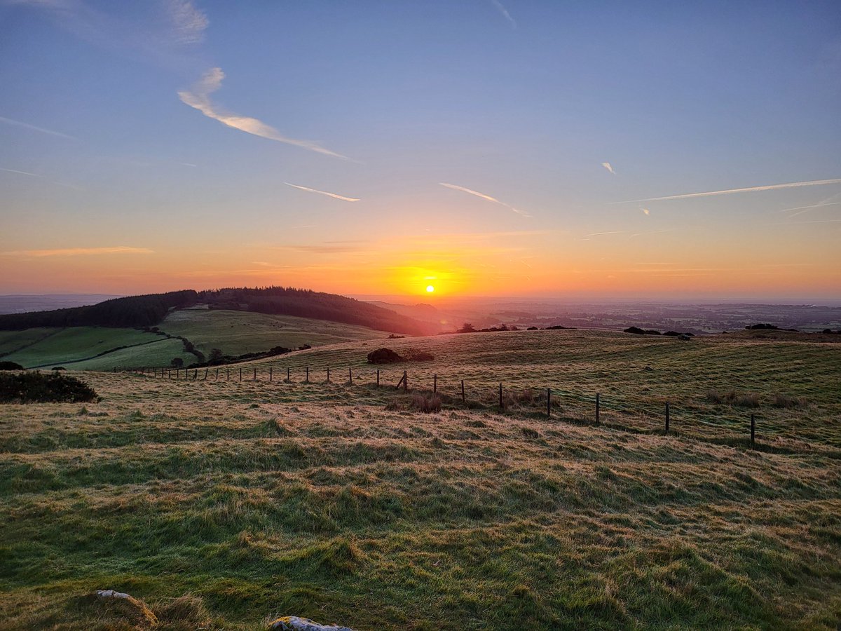 SacredSite's tweet photo. Beannachtaí cónocht an fomhair ##autumnequinox #Loughcrew https://t.co/w8TYbhbcrT