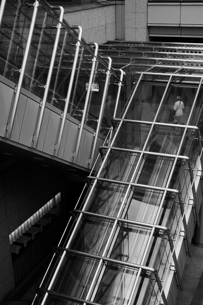 zauber2011's tweet image. Framed by Structures

#GeometricCity #UrbanPatterns #MonochromeArchitecture #ReflectionsAndLines #CityContrast #StreetGeometry　#モノクローム散歩　#毎スナ