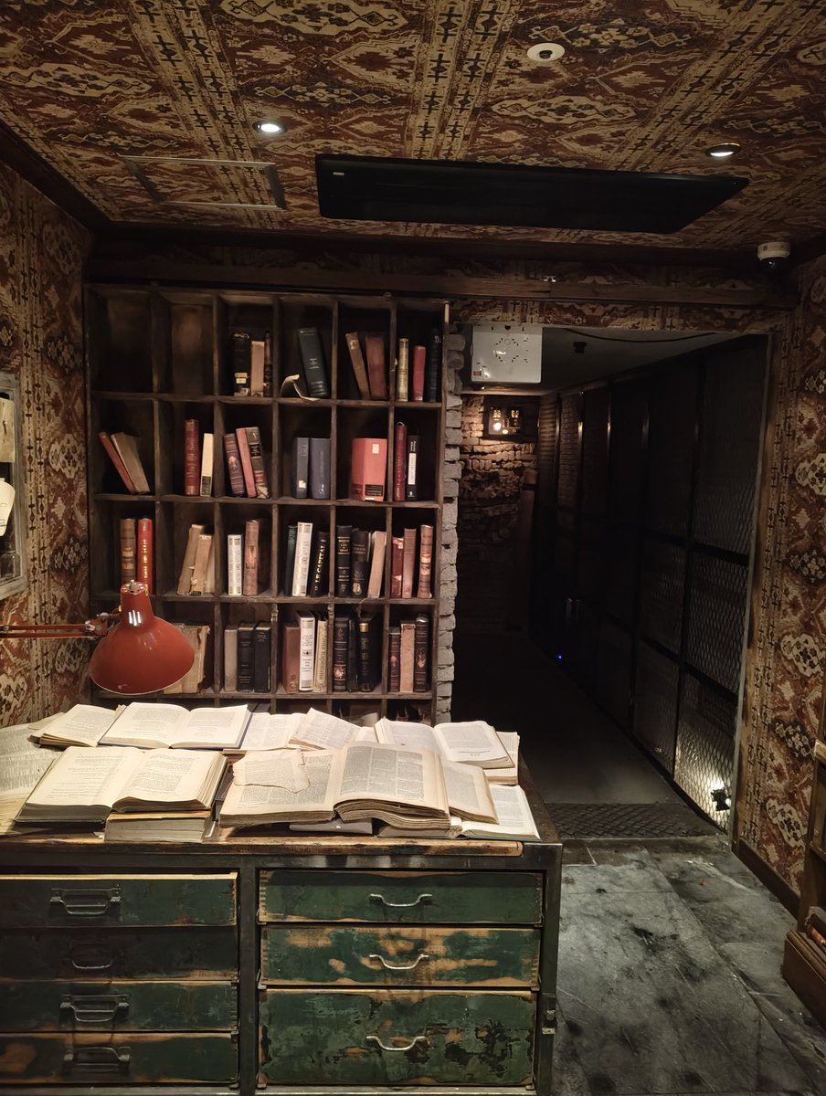 codein_artout's tweet image. A VC meeting in a dungeon was the last thing I was expecting...