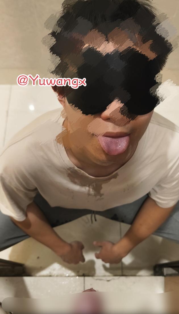 Yuwangx's tweet photo. 快被一泡尿憋死了。 https://t.co/7tAqMSiw7p