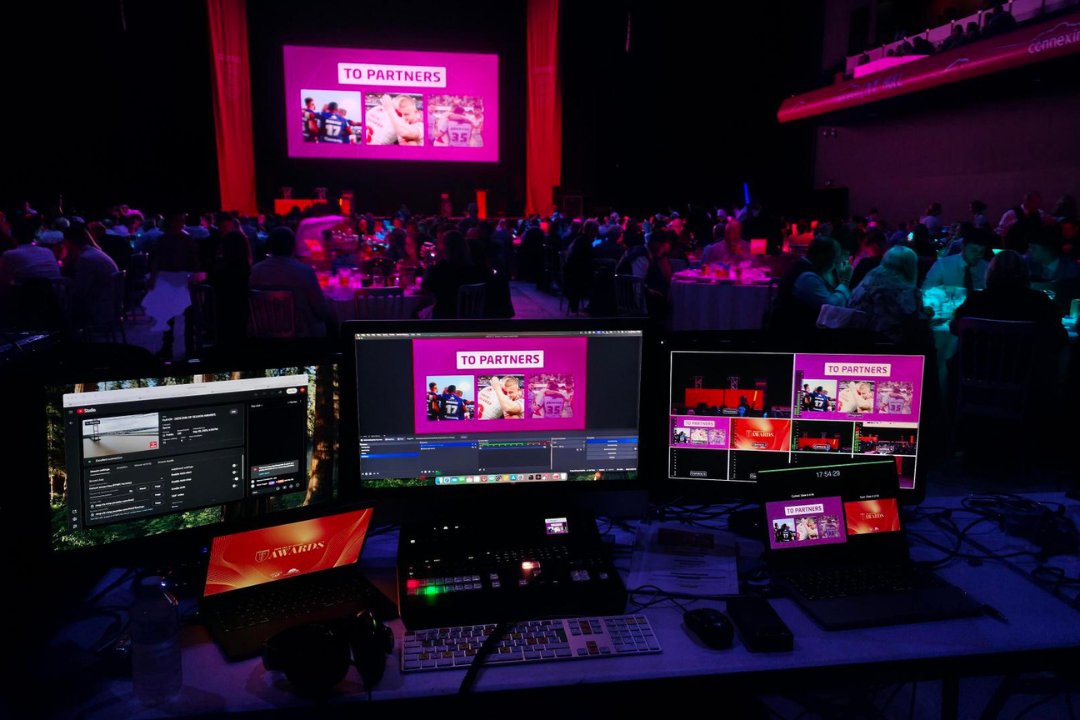 Over the weekend, we were thrilled to live stream the Hull KR Player of the Year Awards at the Connexin Live Arena🏆

Thanks to Hull KR for giving us the pleasure to film this event once again, and congratulations to this year's winners🏅

#HullKR #Robins #Videography #Livestream