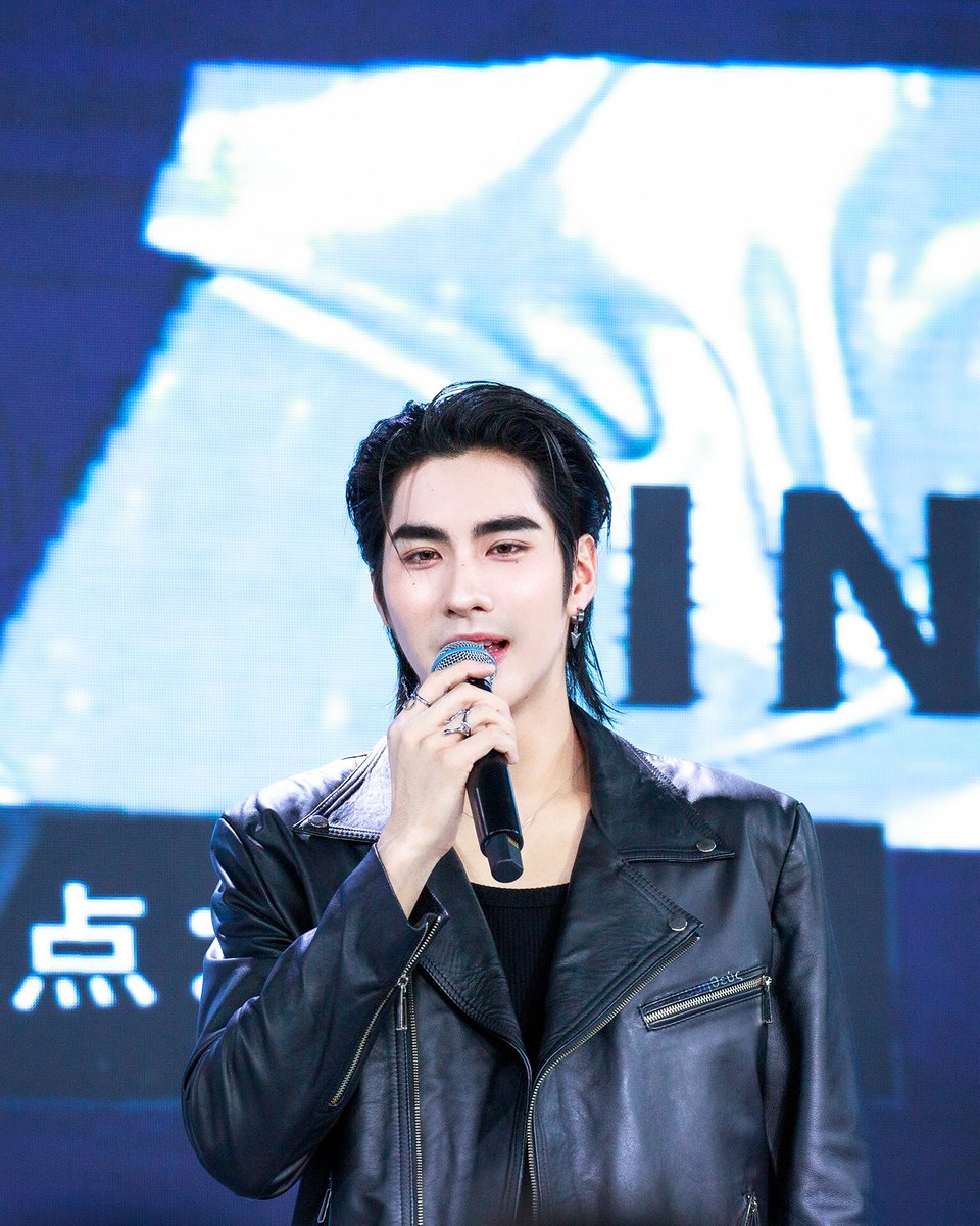 collective_HLL's tweet photo. 2025.9.20 ShangHai
so slender but 美貌 🤣
٩(๑•̀ω•́๑)۶ ٩(๑•̀ω•́๑)۶ HD pic
#PeterPanFansighSH
#peterpanzz_w 
#PanPond https://t.co/MkX7bMX78d