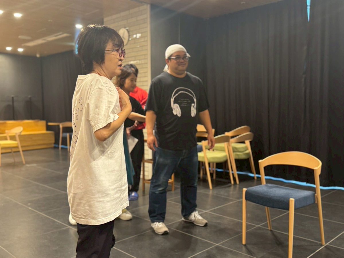 今日も稽古おーわり！
はじめまして、本日は田中万結がお届けします💁‍♀️１枚目が私ﾃﾞｽ🙌

台本を手放したことで、より鮮やかに豊かなお芝居になっていっています！
なんてったって面白い🤣
まだまだ楽しくなりそうです
私もがんばります

ぜひワテラスコモンホールへお越しください！