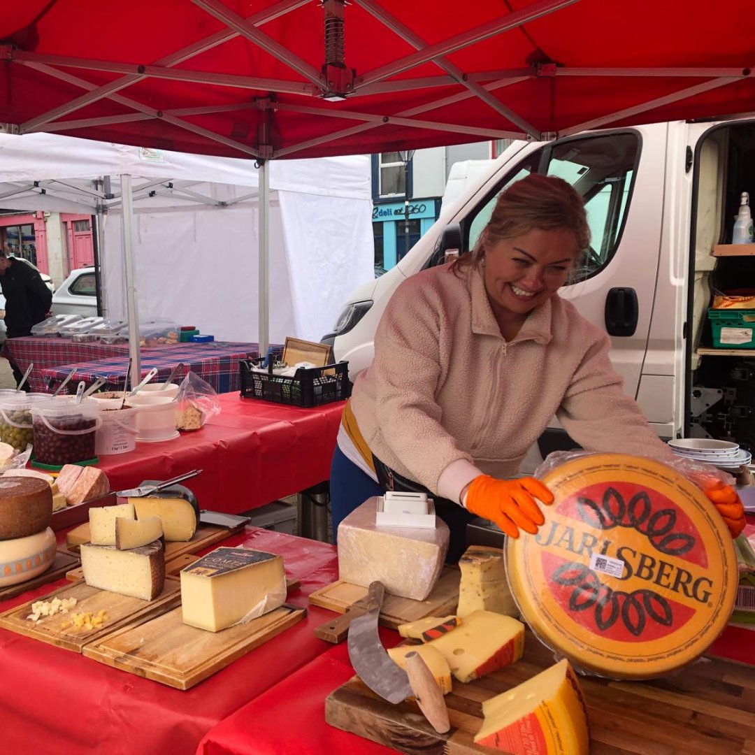 ClareTourism's tweet image. 🌿🥖 Kilrush Farmer’s Market brings West Clare to life every Thursday, 9am–2pm at The Square! Fresh local produce, baked goods, crafts &amp;amp; live Irish music (weather permitting) make it a must-visit for locals &amp;amp; visitors alike. 🎶🍅 

Learn more: visitclare.ie/attractions/ki…