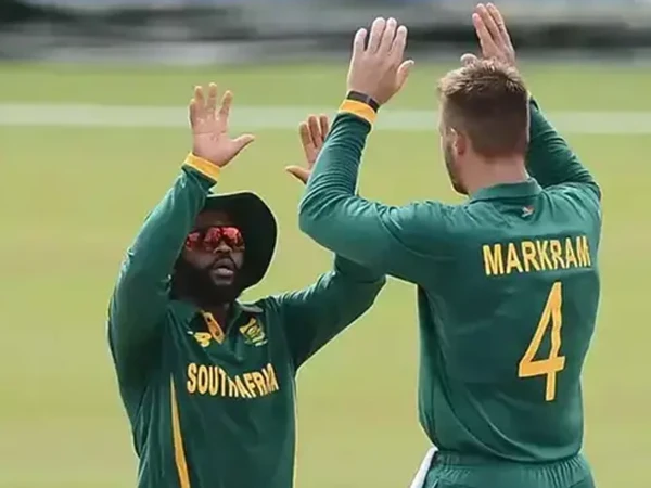 faisalaziz313's tweet image. جنوبی افریقہ کے ٹیسٹ کپتان ٹیمبا باؤما پنڈلی کی انجری کے باعث پاکستان کے خلاف ٹیسٹ سیریز سے باہر ہوگئے، جبکہ ان کی جگہ ایڈن مارکرم ٹیم کی قیادت کریں گے۔
#PakistanVsSouthAfrica #CricketUpdate #TeamChanges