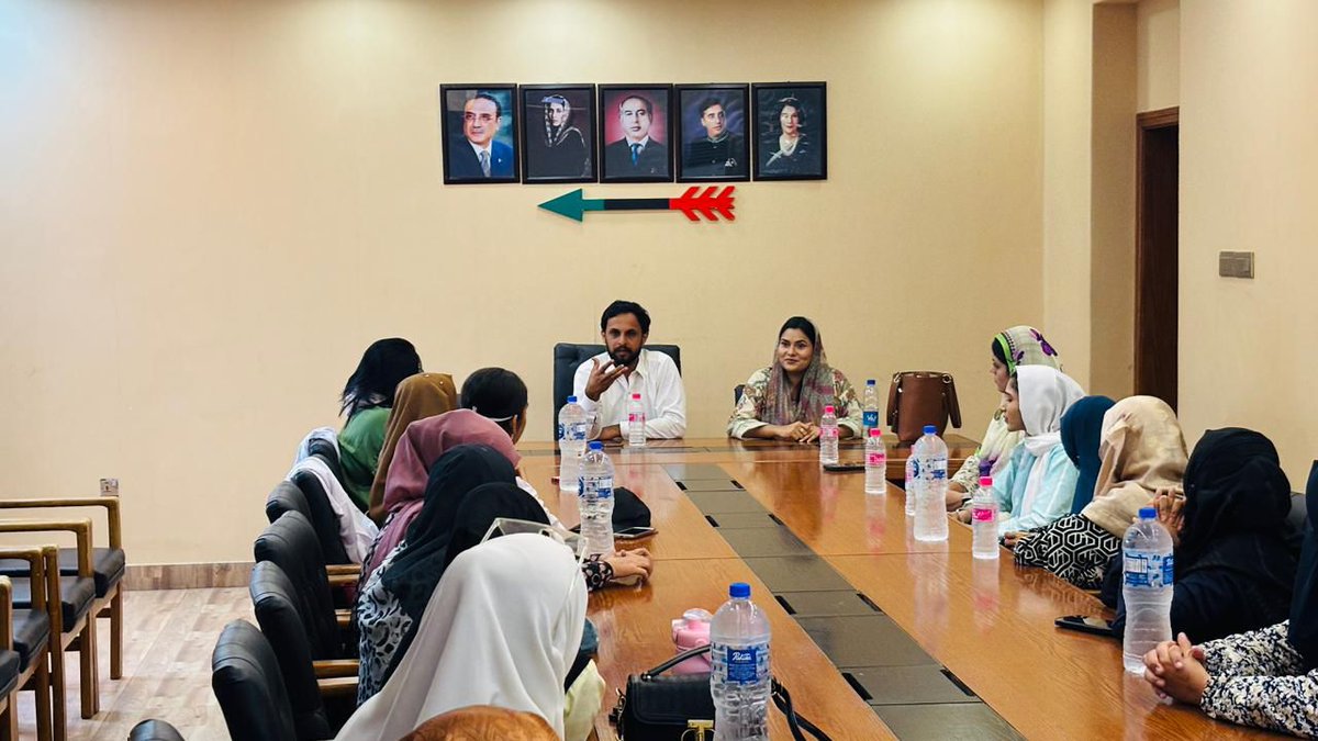 AkbarGilgiti5's tweet photo. Good to See that President PSF Karachi Division @EngrMadniRaza meeting with Female Students of different Institutes female students are working for PSF
@BBhuttoZardari @AseefaBZ @SaeedGhani1 @murtazawahab1 https://t.co/BwZtU5vJUQ