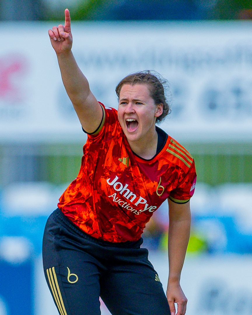 In a class of her own 🏆

For a second successive summer, Kathryn Bryce is the PCA MVP 👉 f.mtr.cool/azmpstohab 

#FiredUp 🔥