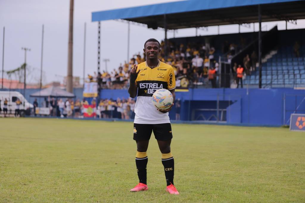 MassaFm94's tweet photo. O Criciúma conquistou mais uma vitória sobre o Tubarão fora de casa na disputa da Copa Santa Catarina sábado (20/09) no estádio Domingos Gonzalez. Na cidade de Tubarão, e venceu o adversário pelo placar de 4 a 0. Bidu fez três gols para o Tigre. https://t.co/a0ADw2Civ4