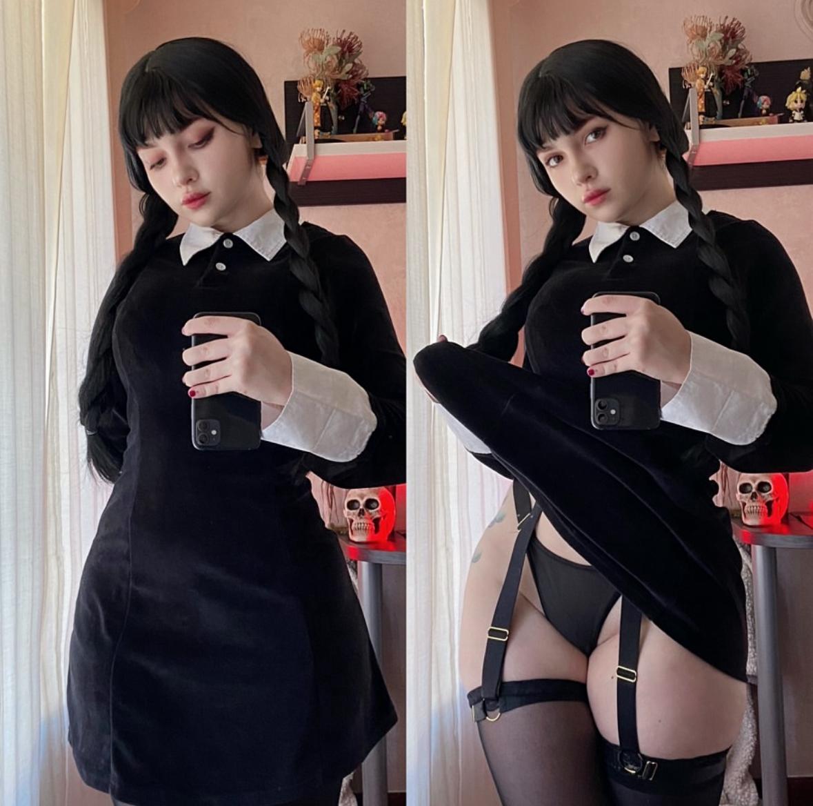 Wednesday Addams tease.
Unlock the darkness if you dare 🖤
