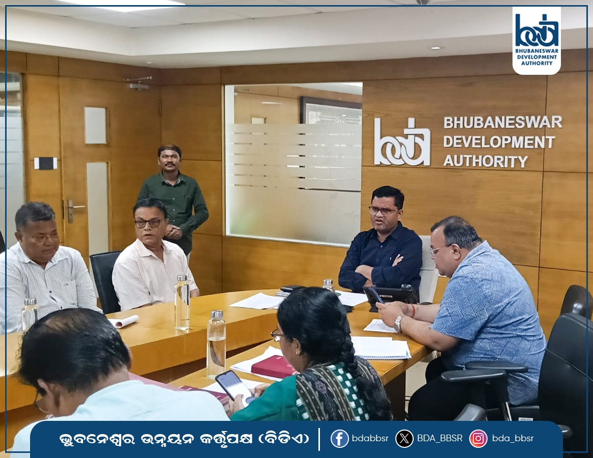 BDA_BBSR's tweet image. ସୋମବାର ଭୁବନେଶ୍ୱର ଉନ୍ନୟନ କର୍ତ୍ତୃପକ୍ଷ ପକ୍ଷରୁ ଜନ ଅଭିଯୋଗ ଶୁଣାଣି କାର୍ଯ୍ୟକ୍ରମ ଅନୁଷ୍ଠିତ ହୋଇଯାଇଛି। ବିଡିଏ ଉପାଧ୍ୟକ୍ଷ ଡା.ଏନ୍ ତିରୁମାଲା ନାଏକ ନାଗରିକମାନଙ୍କର ବିଭିନ୍ନ ଅଭିଯୋଗ ଶୁଣିବା ସହ ସେଗୁଡ଼ିକର ତୁରନ୍ତ ସମାଧାନ ପାଇଁ ଉପସ୍ଥିତ ବିଭାଗୀୟ ଅଧିକାରୀମାନଙ୍କୁ ନିର୍ଦ୍ଦେଶ ଦେଇଛନ୍ତି।
#BDA  #GoodGovernance