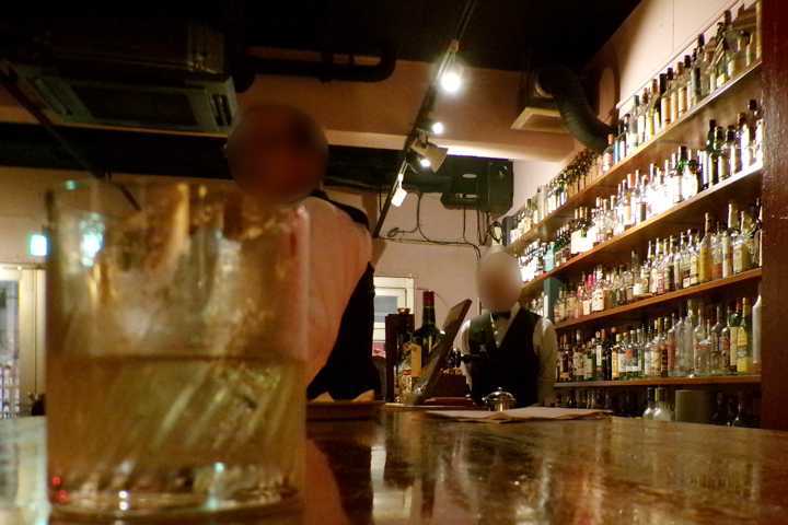 fortunehills's tweet photo. 広島での発売日、オクトモア16.3をいち早く味わうことができました。グラスに注がれた瞬間からスモーキーな香りが広がり、一口飲むと奥深い甘みが口いっぱいに。贅沢な琥珀色のひとときでした。
#dbar #琥珀色 #オクトモア #アイラ島 #ブルックラディ蒸留所 #ウイスキー #シングルモルト #大麦 #香り https://t.co/S5xz6WLmAy
