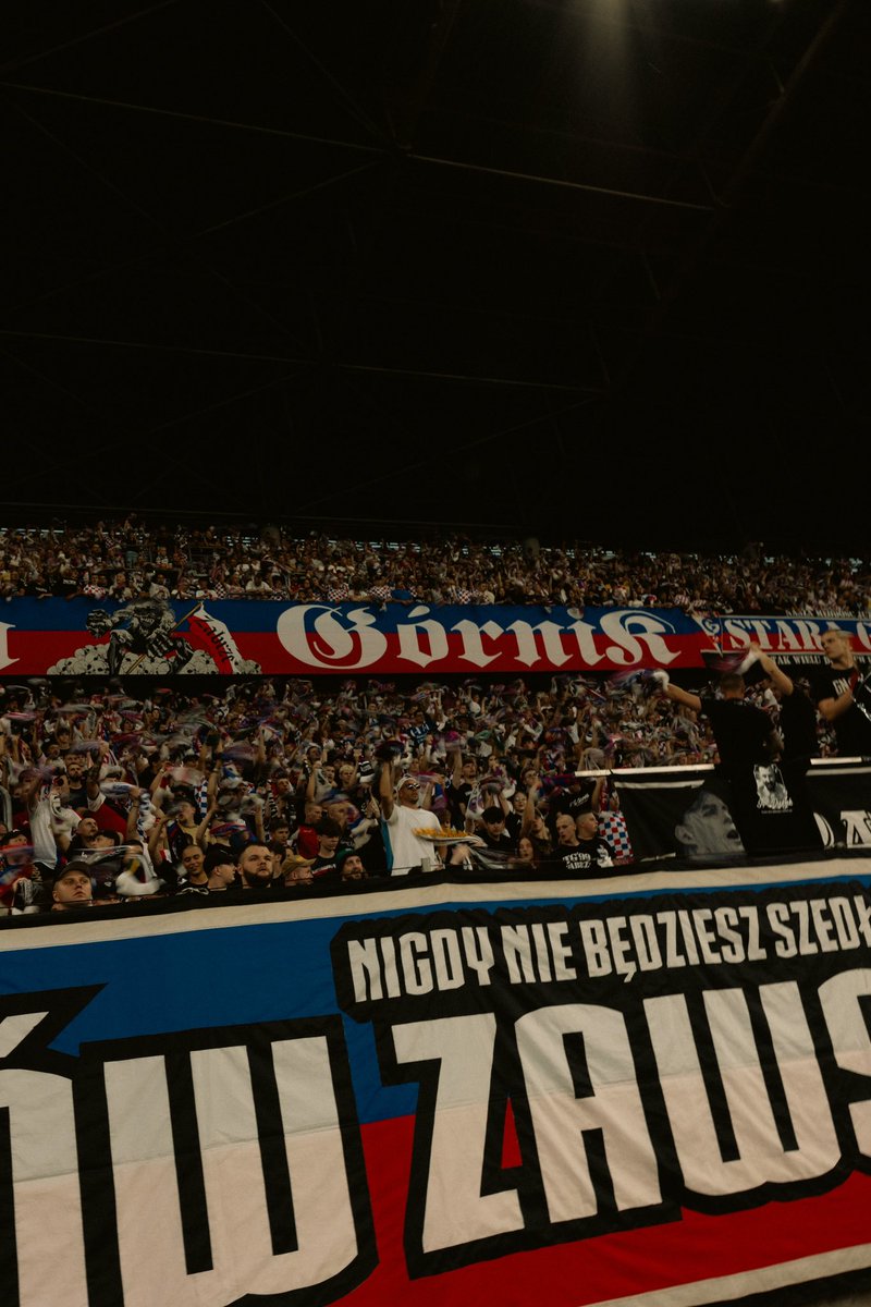 Lukas-Podolski.com tweet media