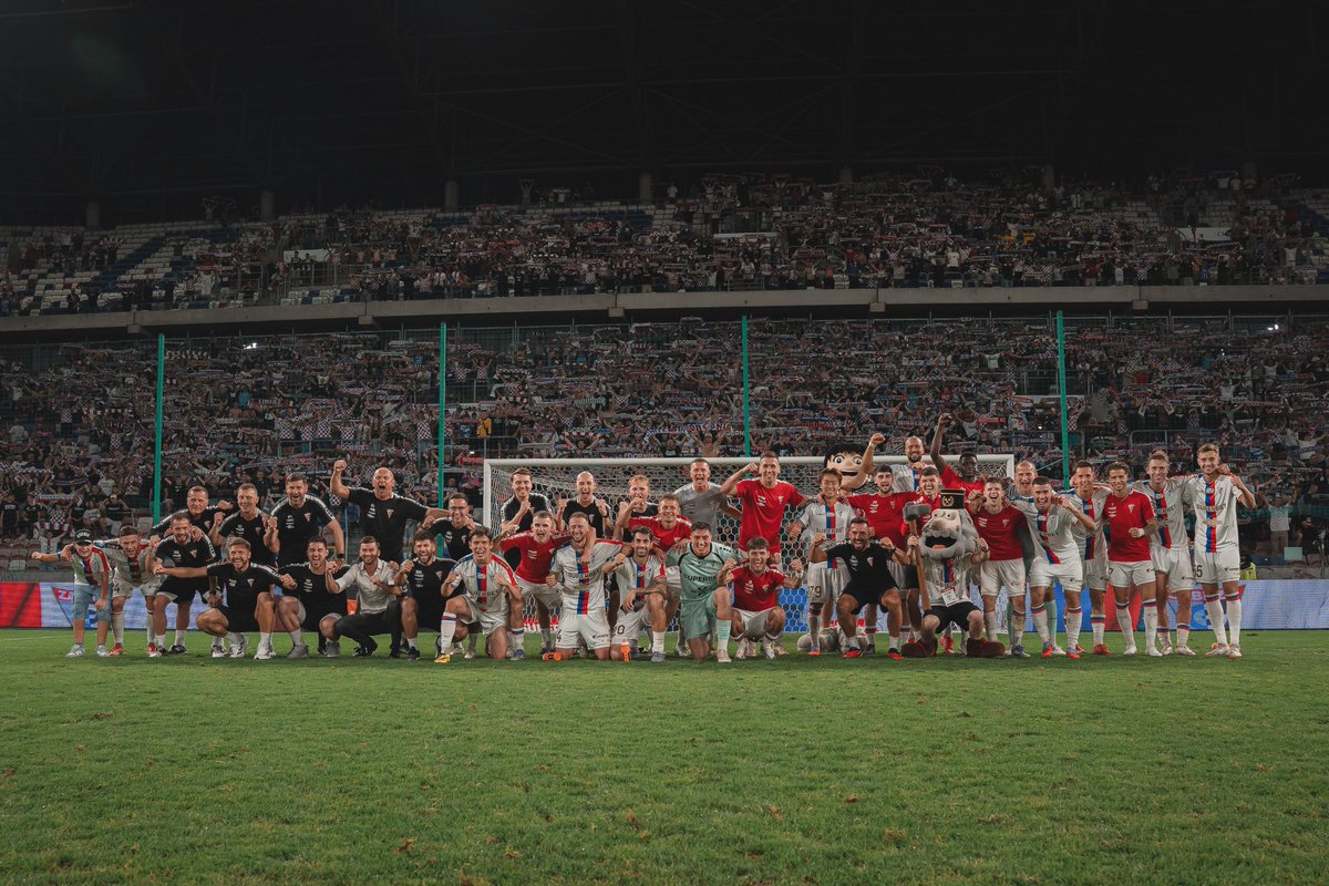 Lukas-Podolski.com tweet media
