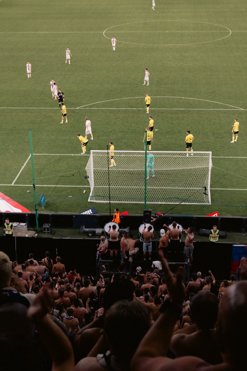 Lukas-Podolski.com tweet media