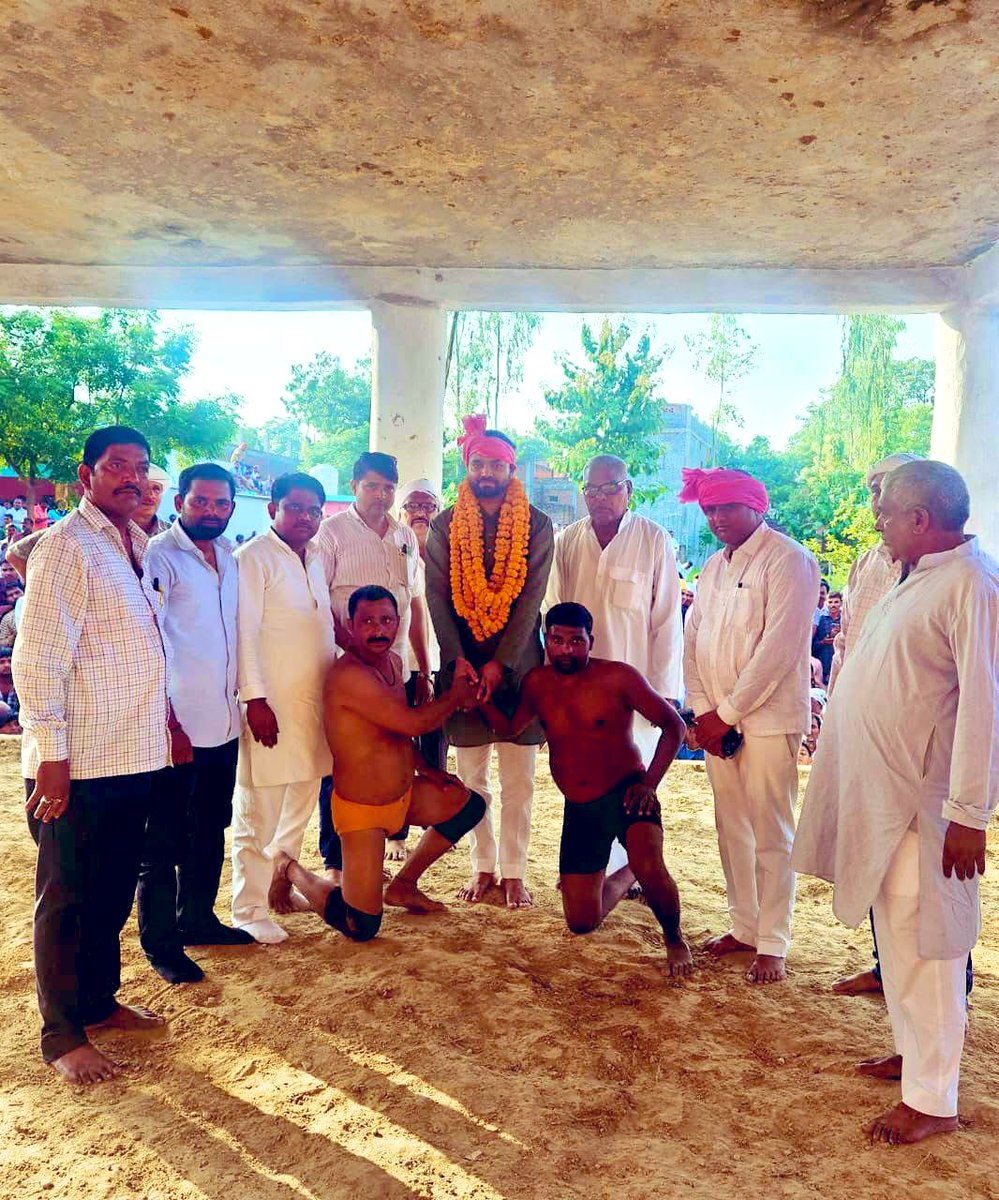 mla_pankaj's tweet image. क्षेत्र के अहमदपुर कैथौली में आयोजित दंगल प्रतियोगिता में बतौर मुख्य अतिथि के रूप में शामिल होकर पहलवानों की प्रतिभा का साक्षी बना और विराट प्रदर्शन के लिए उत्साहवर्धन कर बधाई दी।
दंगल जैसे ऐतिहासिक आयोजन हमारी लोक संस्कृति और सामाजिक एकता का दर्पण है। हमारी कामना है, कि पहलवान…