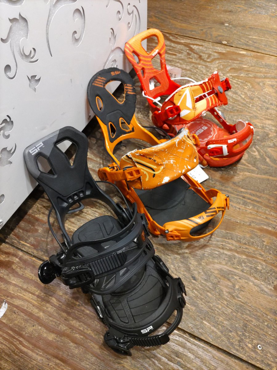 jack_snow's tweet photo. 【FLOW】と【SP】
リアエントリータイプの中古バインディングも販売中です✨
スーパーマチックやFASEほど最新のシステムではないですが、昔から継続中のもので早くて便利です😃
ぜひCHECKお願いいたします🙇
#flowbindings
#spbindings
#リアエントリーバインディング
#中古バインディング https://t.co/w2c2M7EwIy