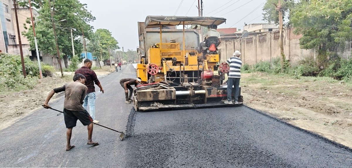 🚧 Bituminous concrete work on Road No.3 at UPSIDA Industrial Area, Amausi, Lucknow is progressing—paving the way for smoother commutes, efficient logistics, and stronger industrial growth.

#UPSIDA #IndustrialDevelopment #Amausi #Lucknow