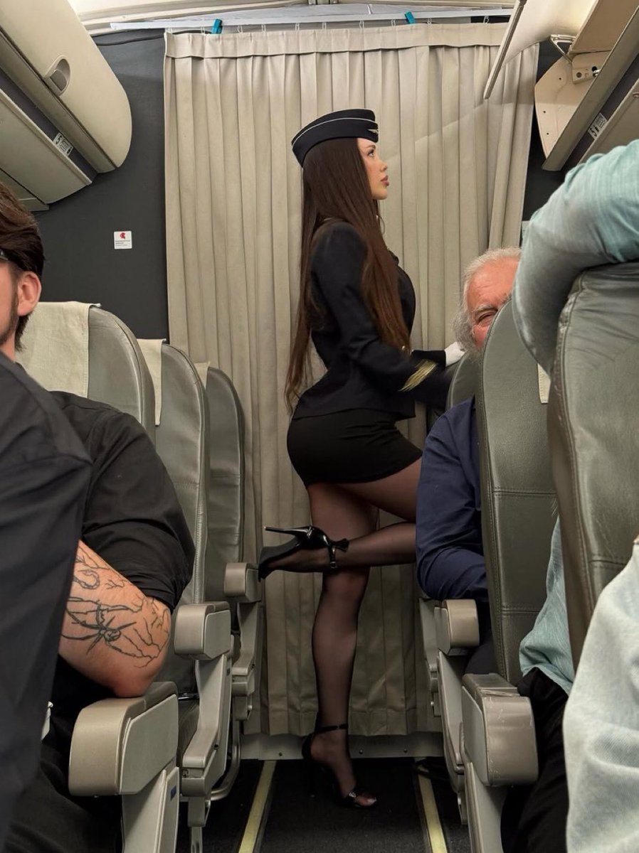 Brunettes (@brunettebmbs) on Twitter photo 