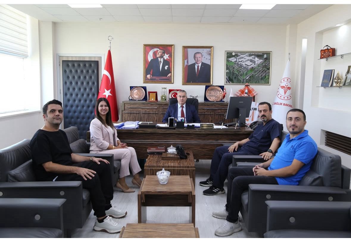 📢 Diyarbakır Aile Hekimleri Derneği’nden İl Sağlık Müdürü’ne Ziyaret

Diyarbakır Aile Hekimleri Derneği yönetimi olarak, göreve yeni başlayan İl Sağlık Müdürümüze hayırlı olsun ziyaretinde bulunduk. Samimi bir ortamda gerçekleşen görüşmede, ilimizde aile hekimliği