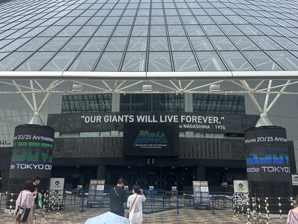 adventure_bob_'s tweet photo. ライブ始まる前から泣きすぎて隣の人がティッシュくれてもっと泣いた( ◠‿◠ )
やさしい世界( ◠‿◠ )

ありがとうと、お疲れ様と、ずーーーーっと待ってる‼︎‼︎
Perfumeだいすき https://t.co/0gUZXs7vzo