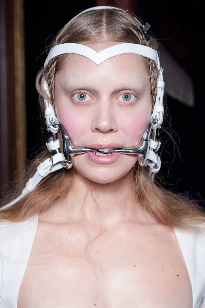 LaModeUnknown's tweet image. Unbelievable FACE ADORNMENTS of ✨Dilara Findikoglu✨ Spring/Summer 2026.🪡