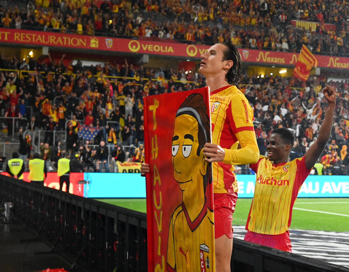 DERBY DU NORD
<a href="/RCLens/">Racing Club de Lens</a>  3-0 <a href="/losclive/">LOSC</a>
🏟️ Stade Bollaert-Delelis

Une ambiance incroyable pour un match fou entre nordistes ! 🔥Des tifos, des fumis, des supporters des deux équipes et des buts... on s'est ré-ga-lé à Bollaert !

#RCLLOSC #groundhopping
#Ligue1 J5-20/09/2025