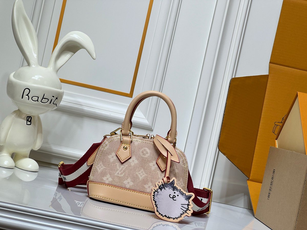 LOUIS VUITTON ✨正規品♡廃盤商品・限定プレミア・入手困難品‼️ LOUIS VUITTON ルイヴィトン NIGOコラボ ボディバッグ アマゾン