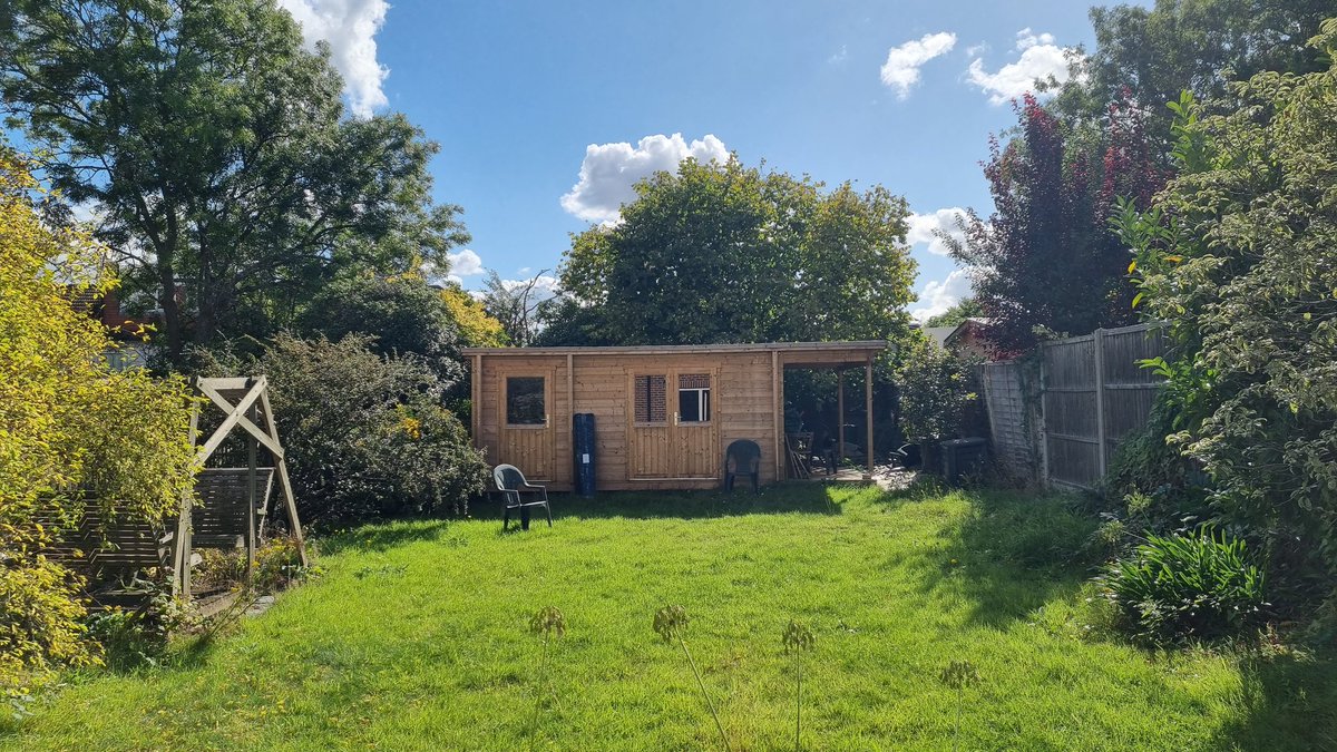 LelluR's tweet photo. Beautiful day, but it's the end of the summer. Garden still needs attention, the grass needs cutting.
#AutumnEquinox https://t.co/ndvPF2fLVf