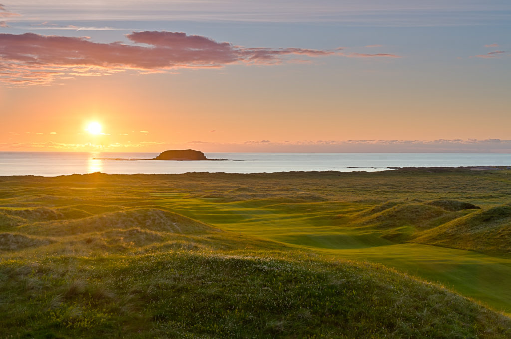 FairwaysFundays's tweet photo. โ๏ธ Donegal = golf paradise. Stunning cliffs, epic fairways, and views that take your breath away. Every round feels like a dream โ๏ธ Get in touch and we'll get you there!
#GolfDonegal #IrelandViews #BucketListGolf #NatureMeetsGolf #TravelGoals https://t.co/UIuTb6y3X8