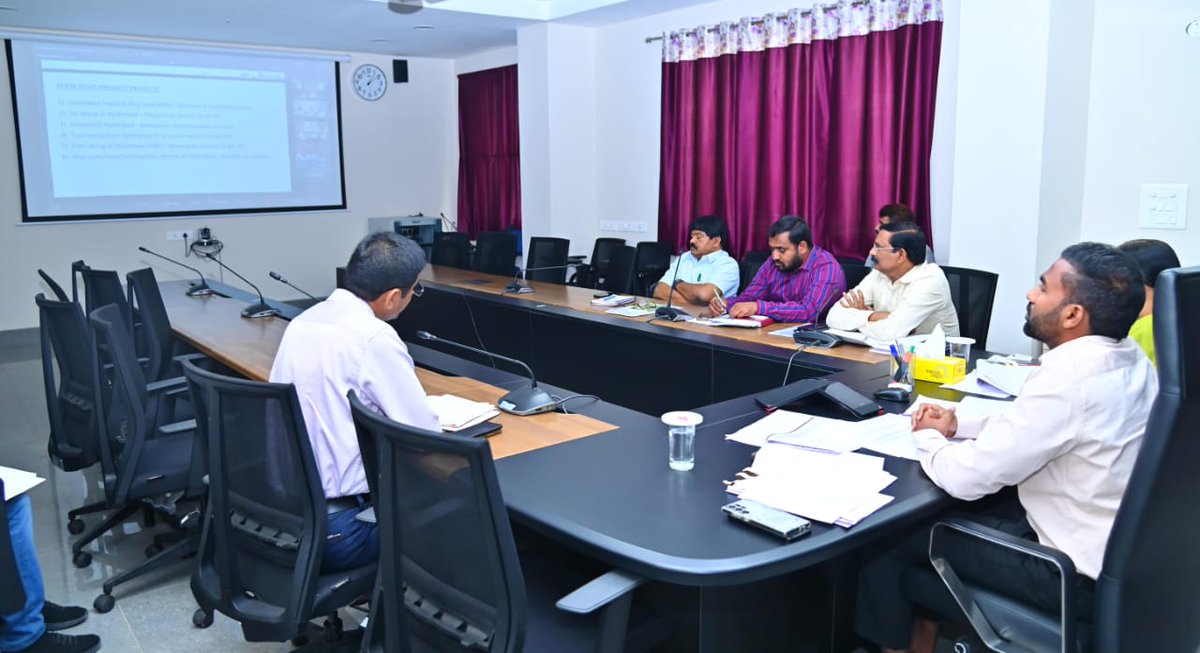 ఎన్.హెచ్. హైవే నిర్మాణానికి భూ సేకరణ త్వరగా పూర్తి  చేయాలి - రాష్ట్ర ముఖ్యమంత్రి రేవంత్ రెడ్డి

*జాతీయ రహదారుల భూ సేకరణ పురోగతిపై జిల్లా కలెక్టర్ లతో వీడియో కాన్ఫరెన్స్ నిర్వహించిన రాష్ట్ర ముఖ్యమంత్రి రేవంత్ రెడ్డి.

జాతీయ రహదారుల నిర్మాణానికి గడువు లోగా భూ సేకరణ పూర్తి చేయాలని