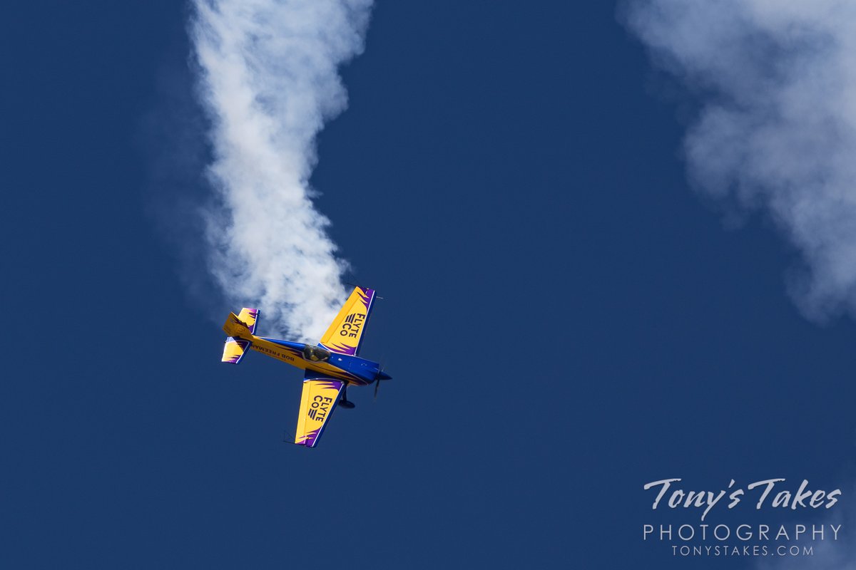 TonysTakes's tweet photo. Bob Freeman puts on a show in northern Colorado. This past weekend was the Great Colorado Air Show and a perennial favorite at these events is Bob Freeman and his Extra 330S, a plane purpose-built for aerobatics.

#airshow #airplane #aviation #bobfreeman #Colorado https://t.co/xCXXzFxazk