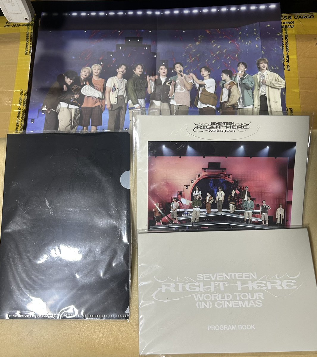 wts lfb svt ph #dkbreadshop 

⋆.ೃ࿔*:･ SEVENTEEN RIGHT HERE WORLD TOUR IN CINEMAS PROGRAM BOOK

     ♡ 600
     ♡ with folded poster, photo stand, beam file holder
     ♡ sealed &amp; on hand
     ♡ x sensi / rush
     ♡ dop: 15 days

2 sets available
