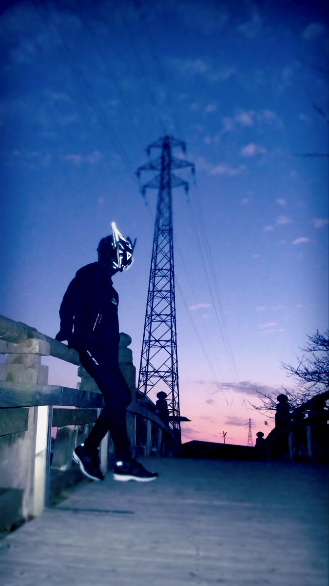 HanName3818's tweet image. Ⅴ「急に気温が下がって過ごしやすくなったな」

Ⅴ「その内…、蒼空にも来てもらおうか」

#QUADCORE