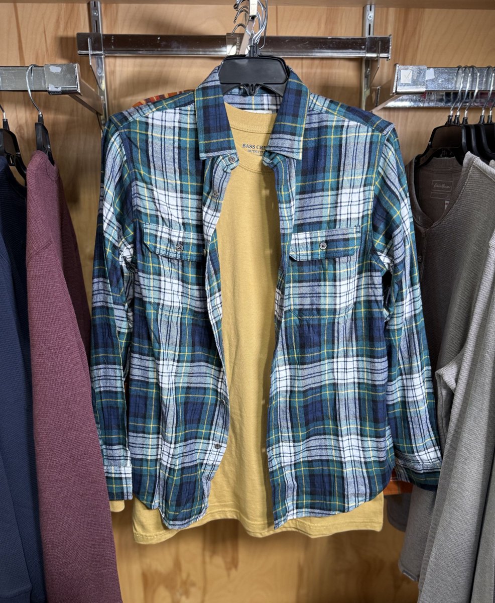 LabelShopper's tweet image. The season isn’t complete without a good flannel 🍂 Layer it over a tee, pair it with jeans, or tie it around the waist. Update your look with Label Shopper!

#labelshopper #flannel #fallfashion #autumn