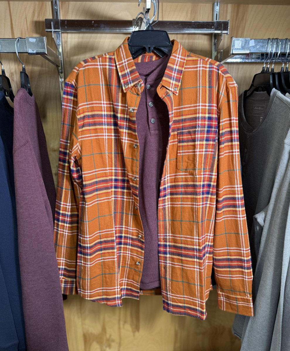 LabelShopper's tweet image. The season isn’t complete without a good flannel 🍂 Layer it over a tee, pair it with jeans, or tie it around the waist. Update your look with Label Shopper!

#labelshopper #flannel #fallfashion #autumn